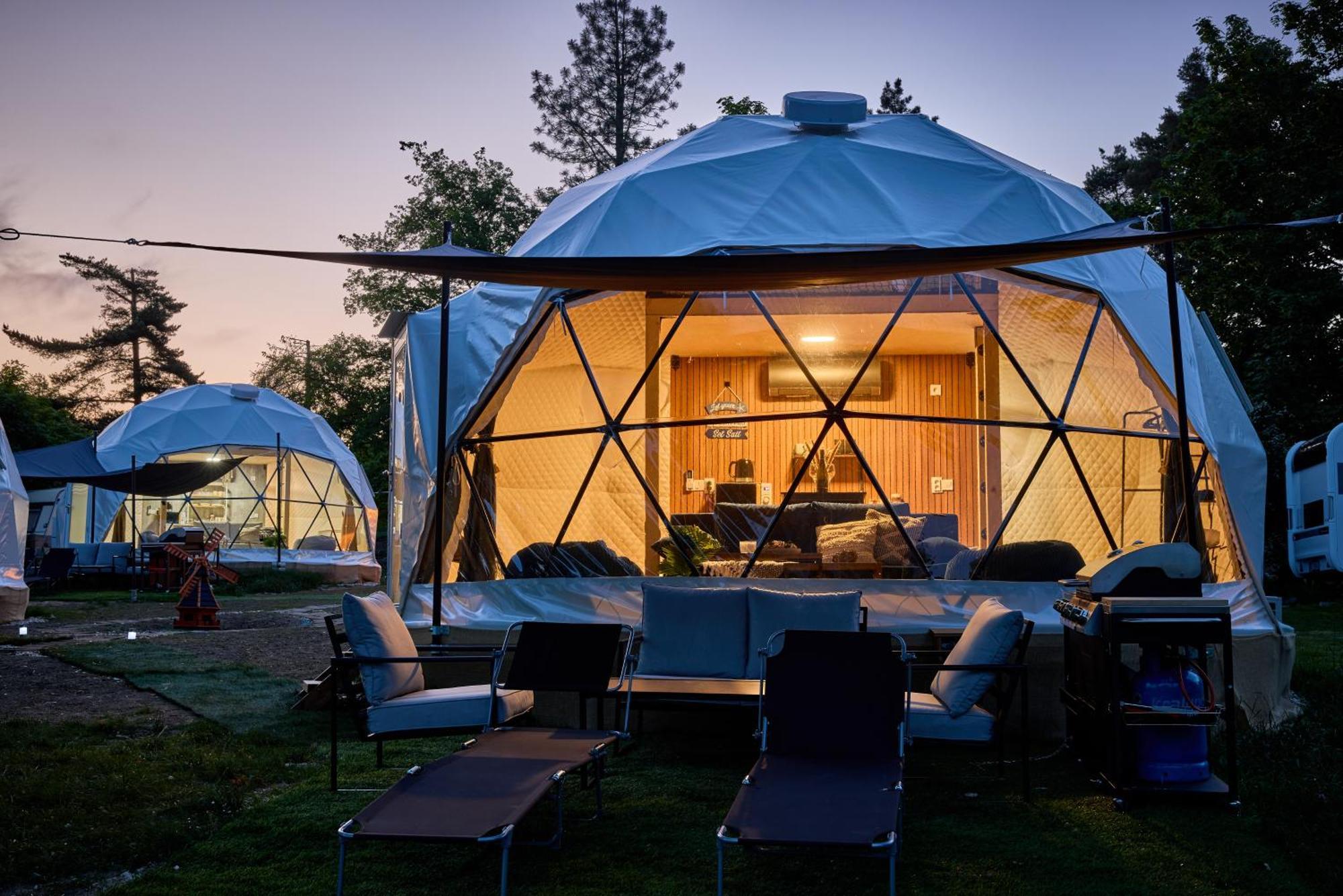 ホテル Glamping Slapy エクステリア 写真