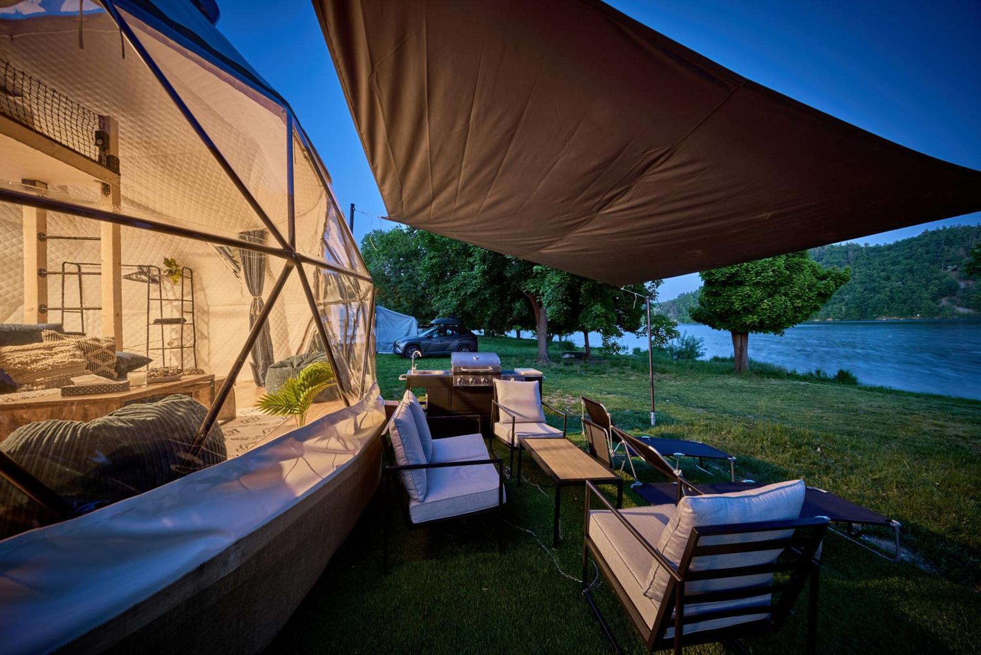 ホテル Glamping Slapy エクステリア 写真