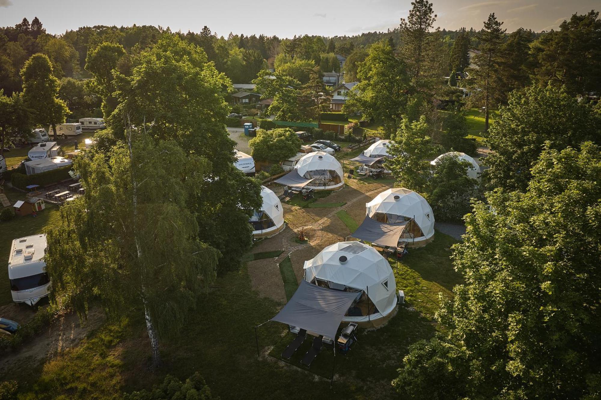 ホテル Glamping Slapy エクステリア 写真