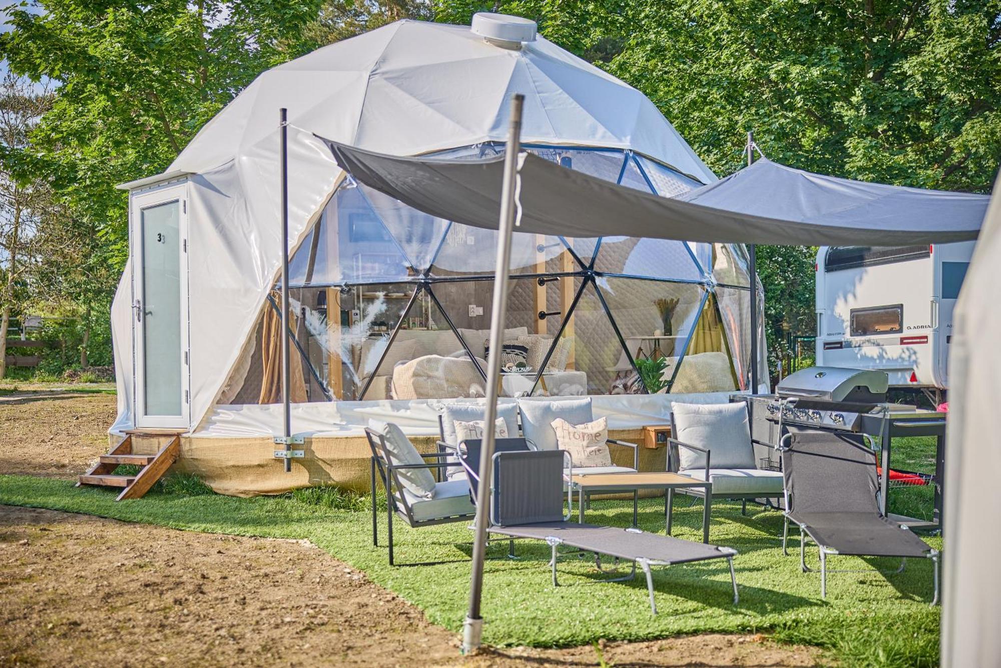 ホテル Glamping Slapy エクステリア 写真