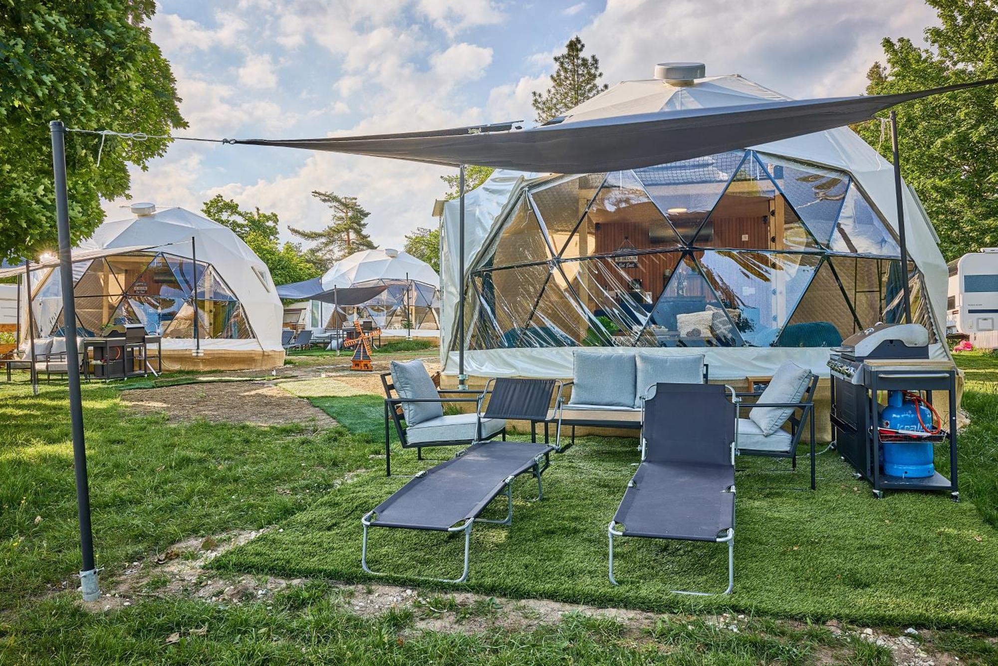 ホテル Glamping Slapy エクステリア 写真