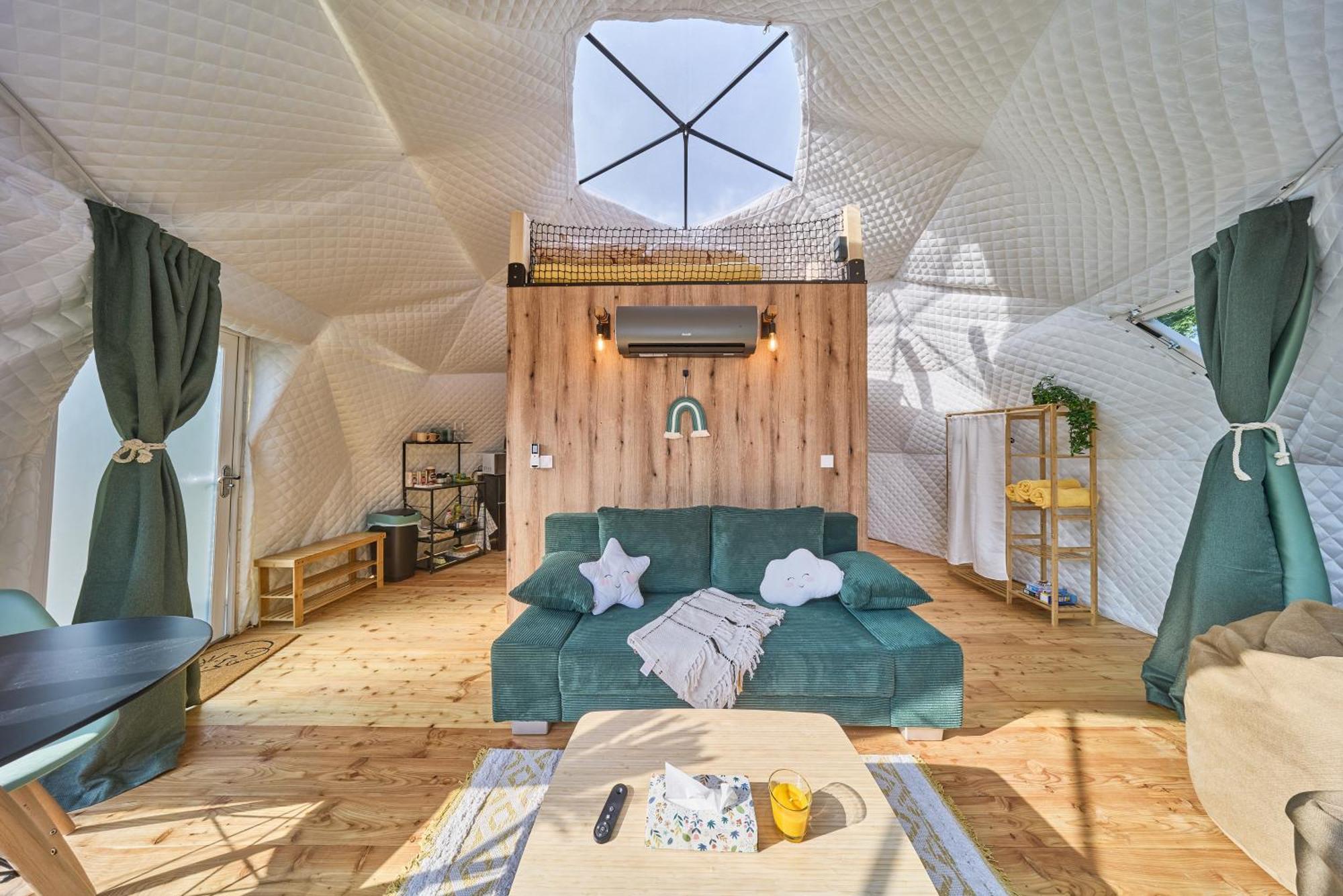 ホテル Glamping Slapy エクステリア 写真
