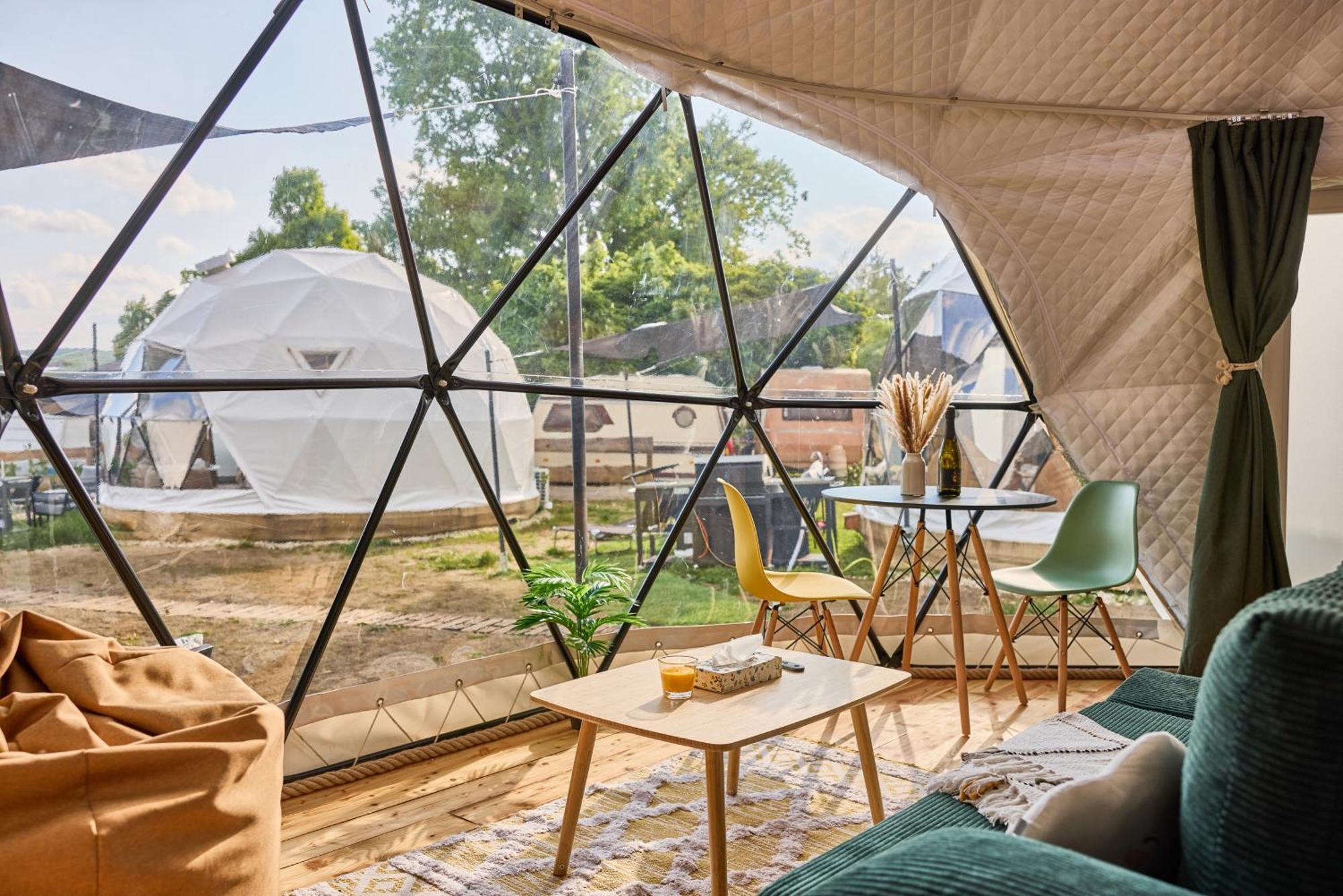 ホテル Glamping Slapy エクステリア 写真